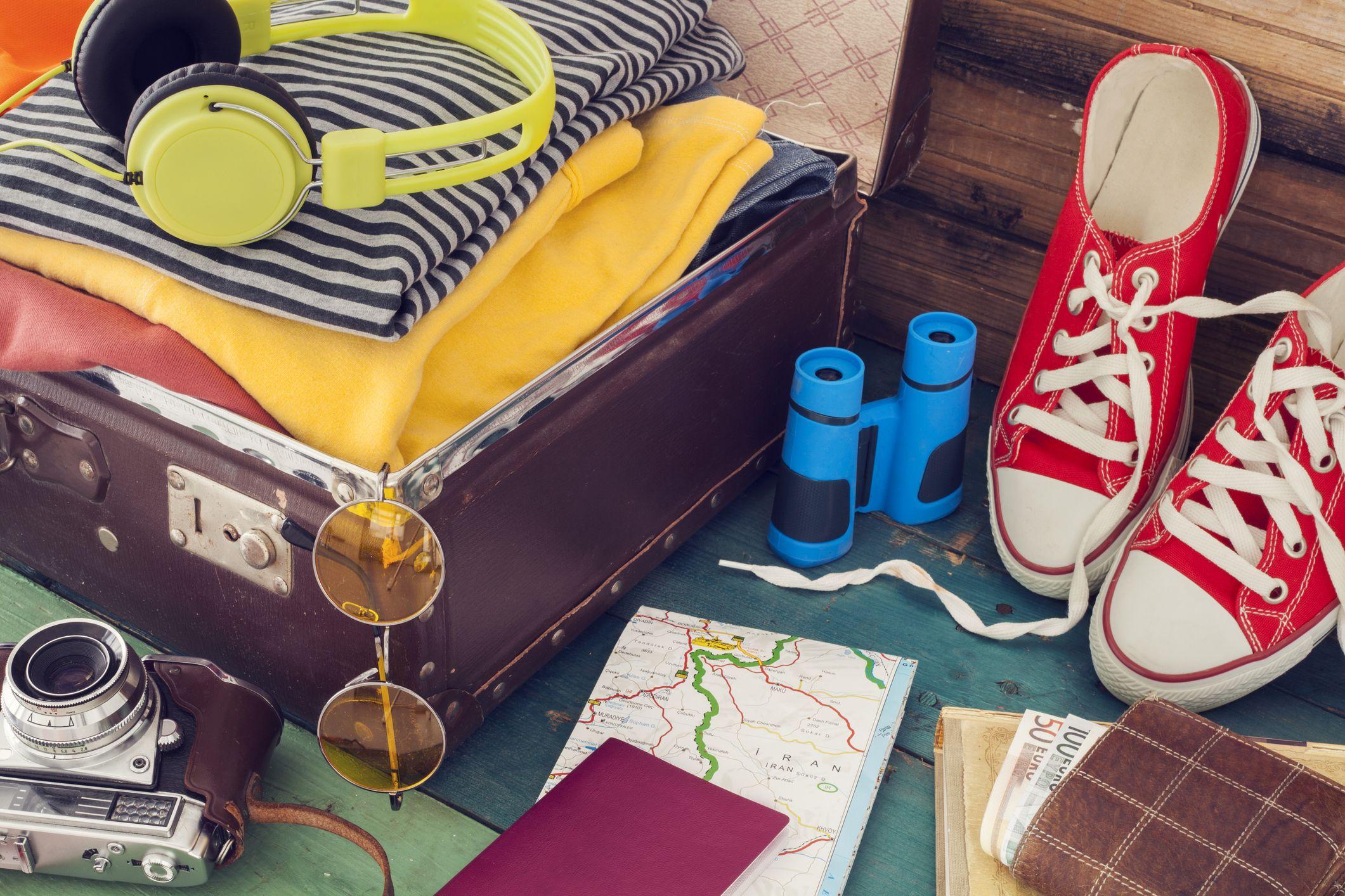 Holiday suitcase iStock 502210172 seb ra
