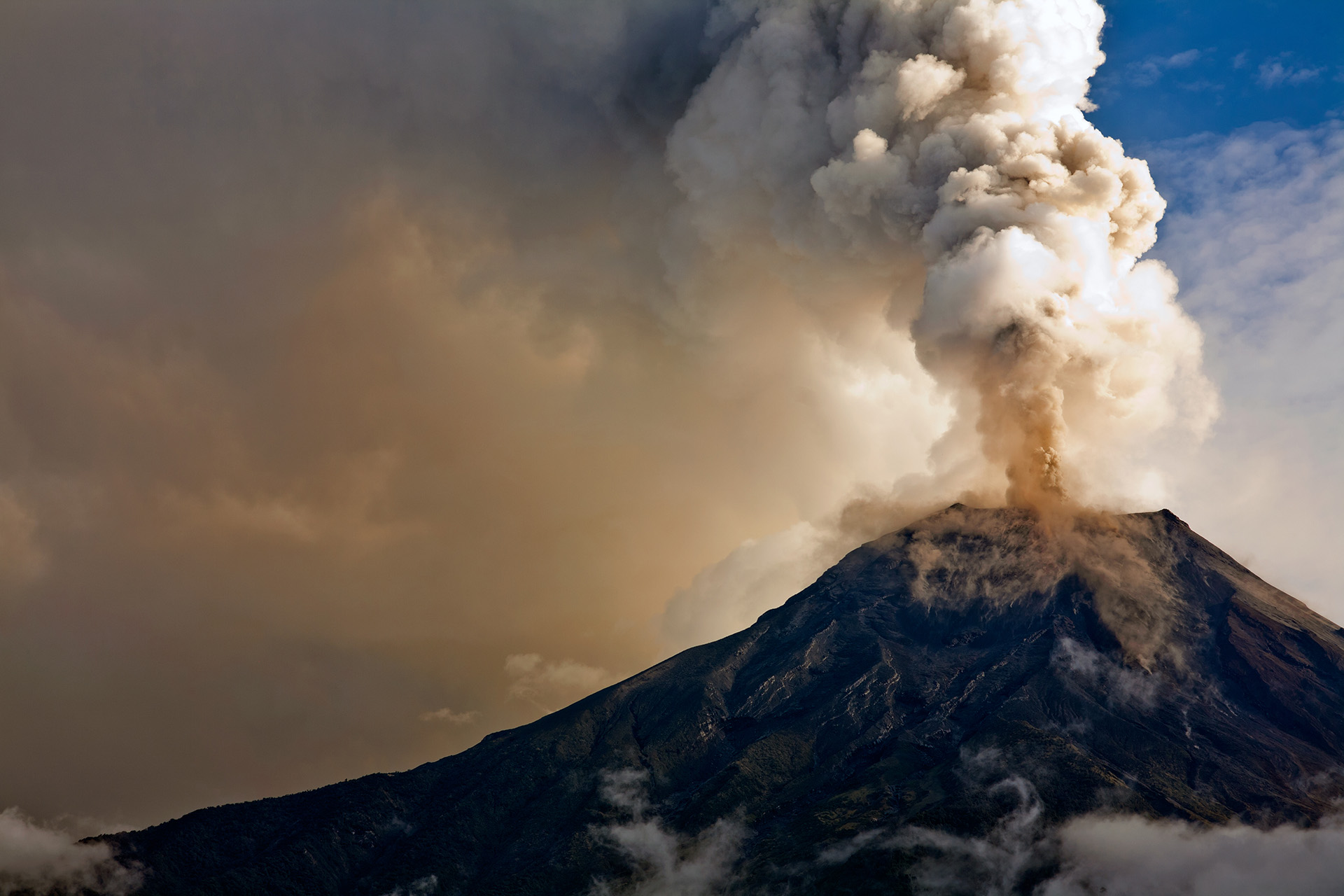 Y3/4 (A): Lesson 3: Why and where do we get volcanoes?