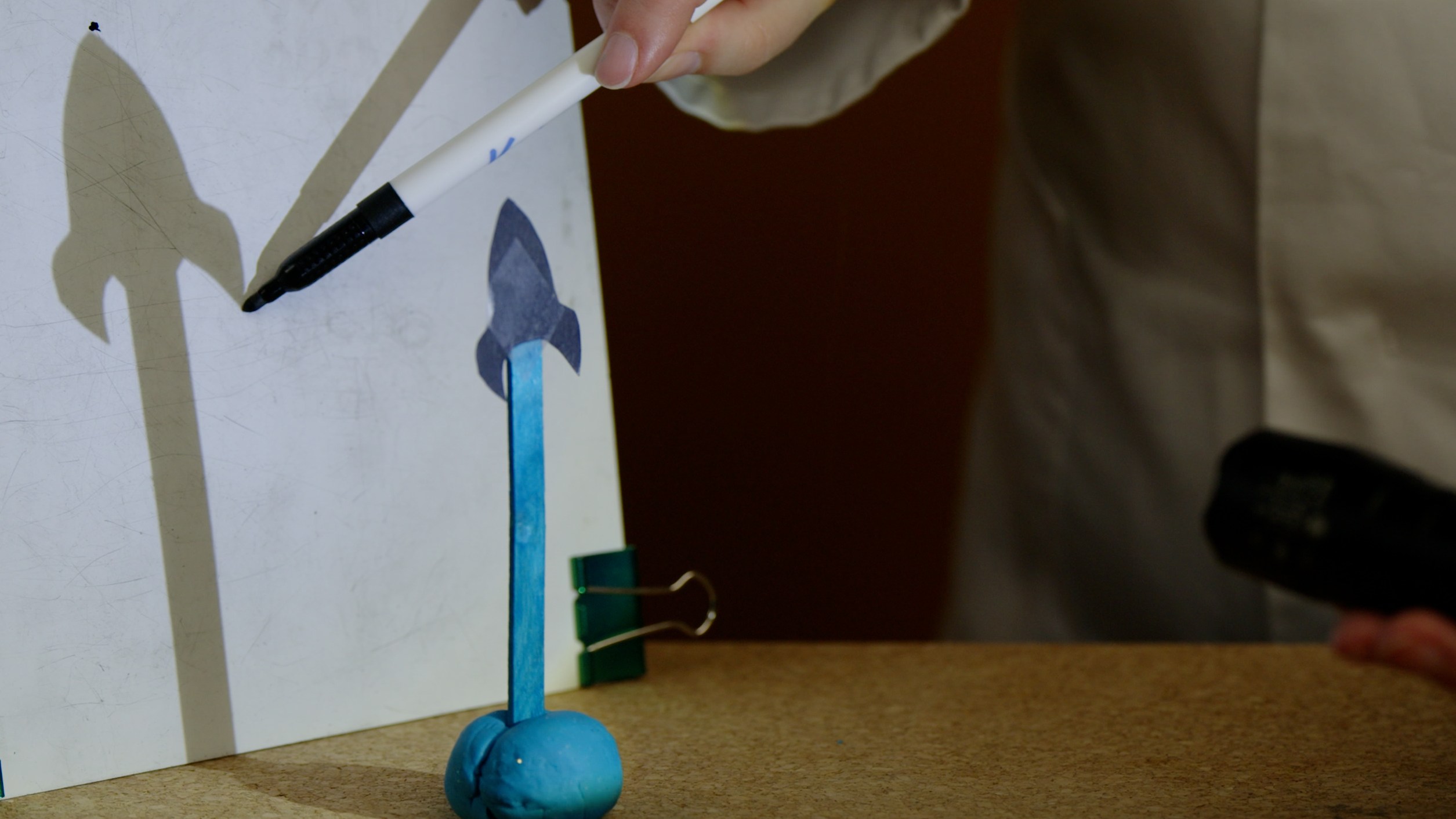 Marking the size of a shadow cast on a whiteboard