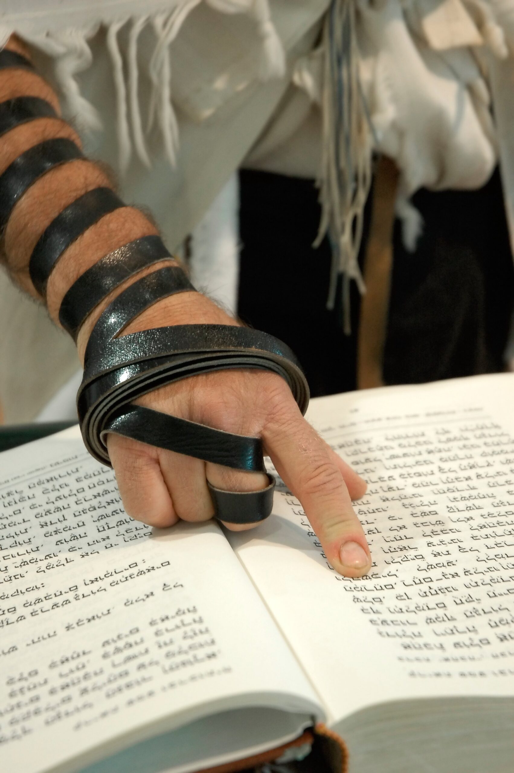 Lesson 4: What objects do some people use when they pray?