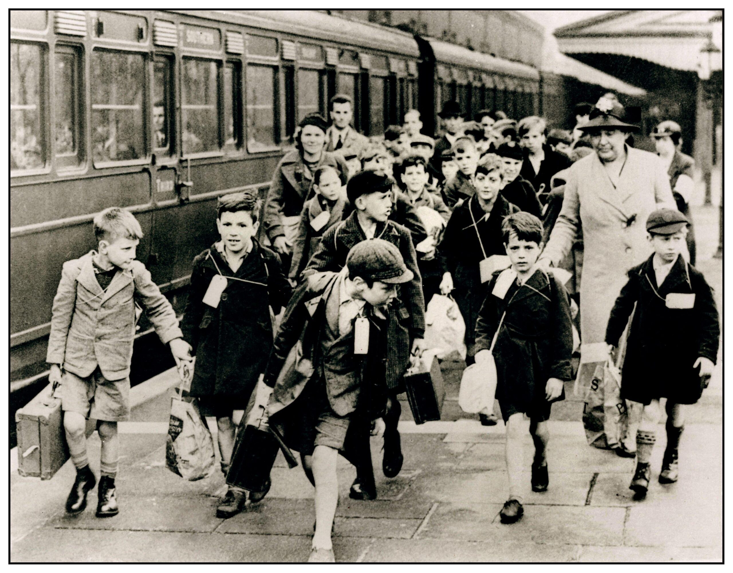 WW2 evacuees leaving for the countryside during Operation Pied Piper.