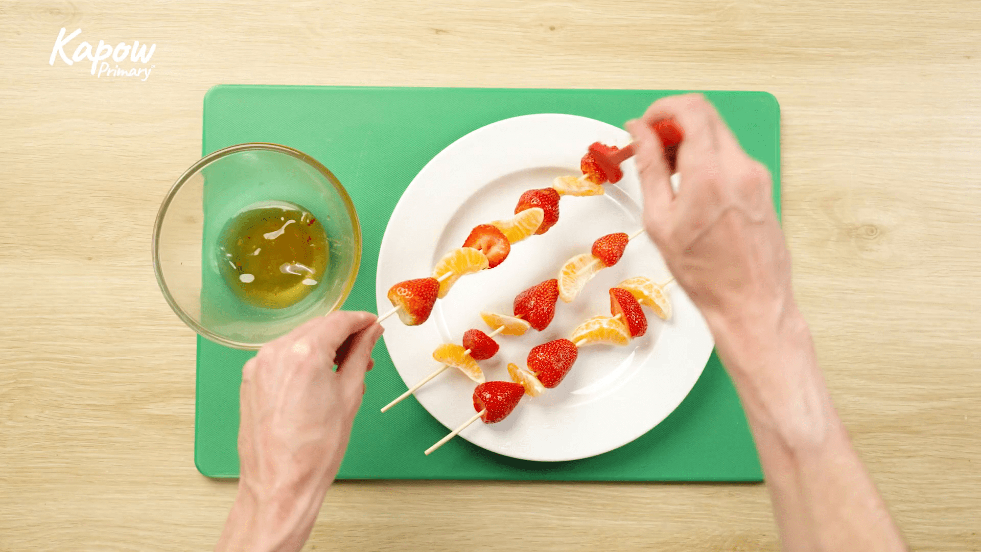 Teacher video: Food skills: Spreading