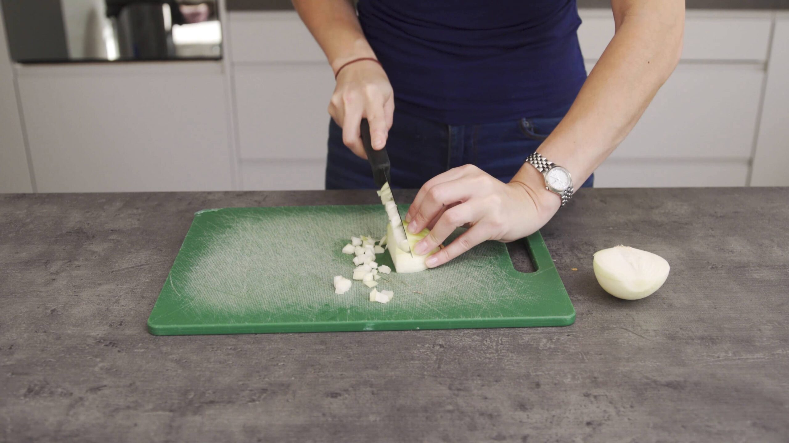 Teacher video: Food: Making spaghetti bolognese